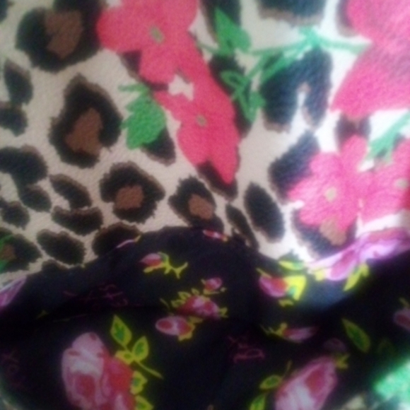 NWOT BETSEY JOHNSON SMALL BACKPACK LEOPARD WITH ROSES AND SIGNATURE BOW - Picture 5 of 5